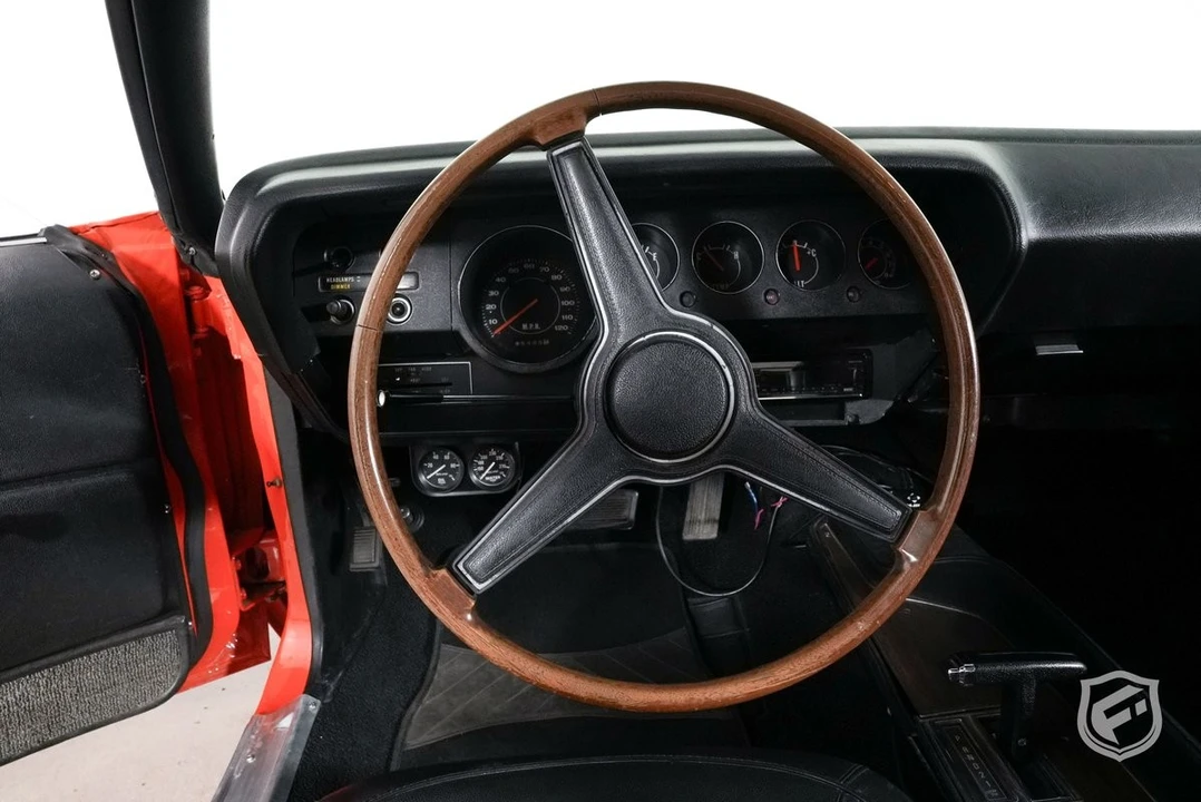 2005 Dodge Challenger - Image 16 of 31