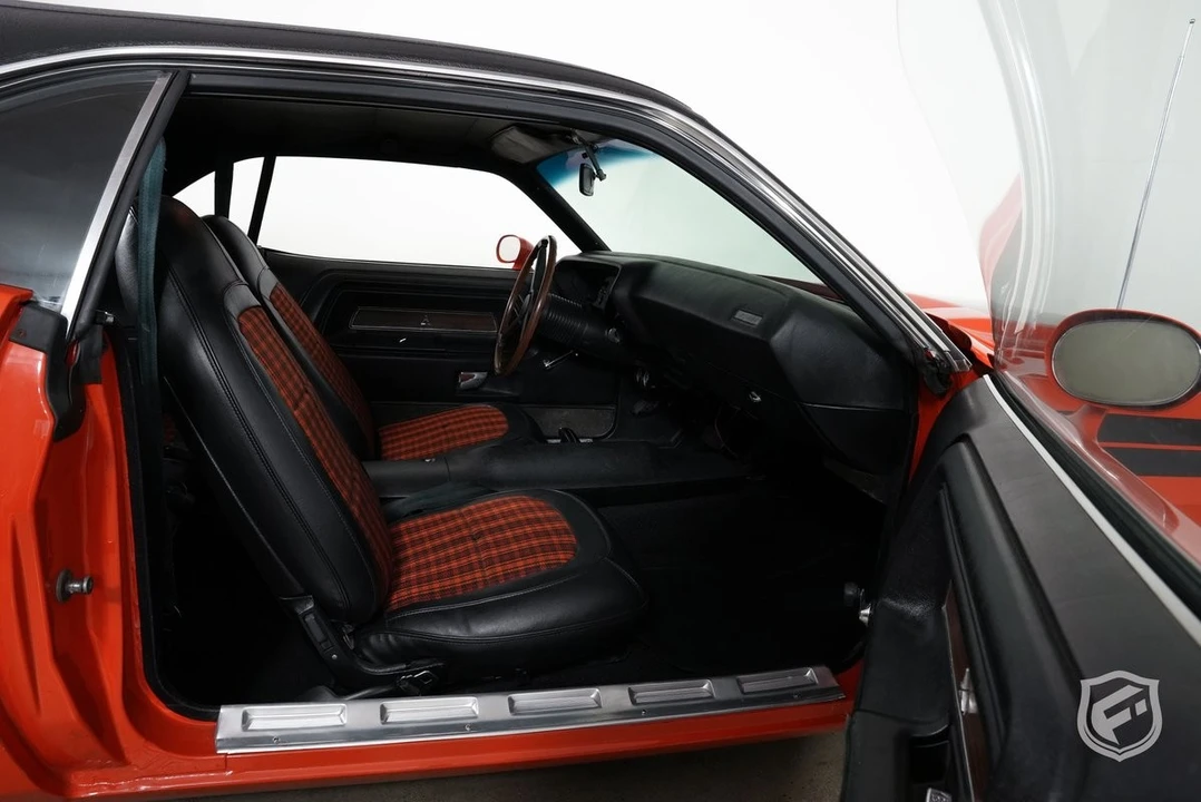 2005 Dodge Challenger - Image 27 of 31