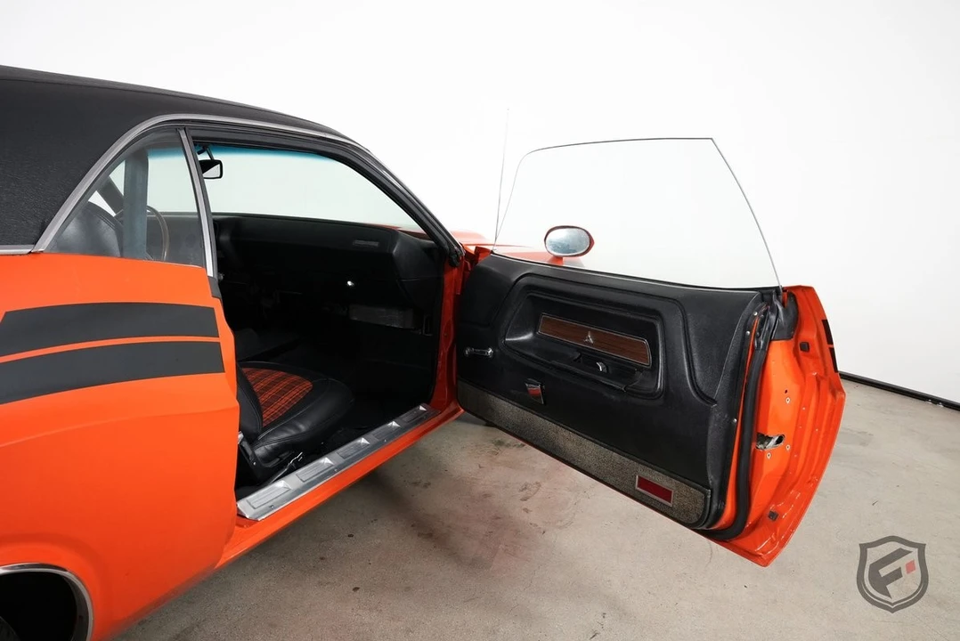 2005 Dodge Challenger - Image 25 of 31