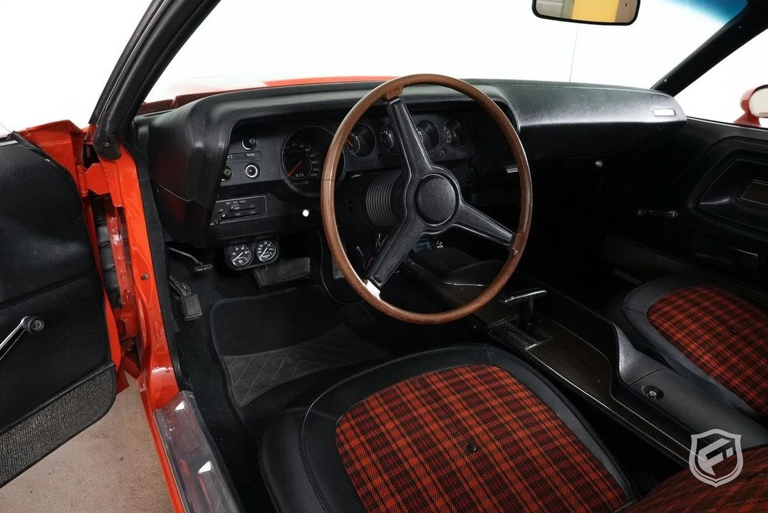 2005 Dodge Challenger - Image 15 of 31