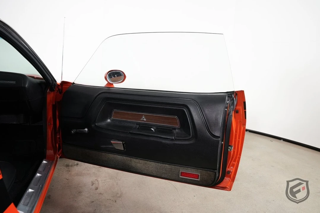 2005 Dodge Challenger - Image 26 of 31