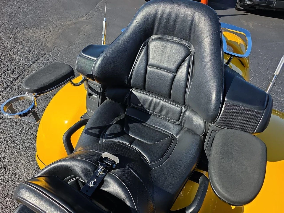 2005 Honda Gold Wing - Image 6 of 12