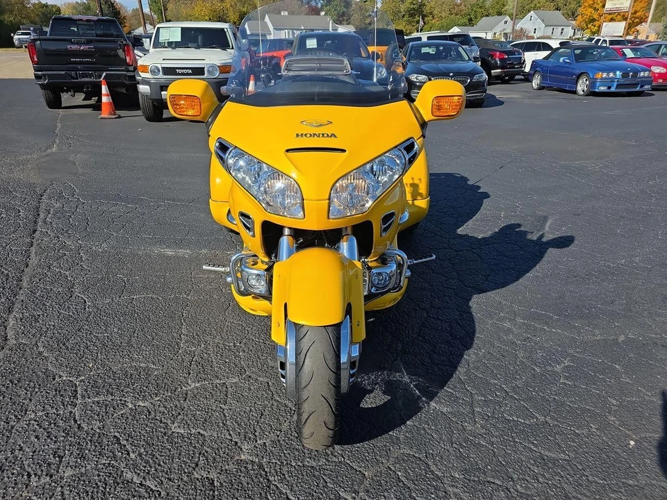 2005 Honda Gold Wing - Image 11 of 12
