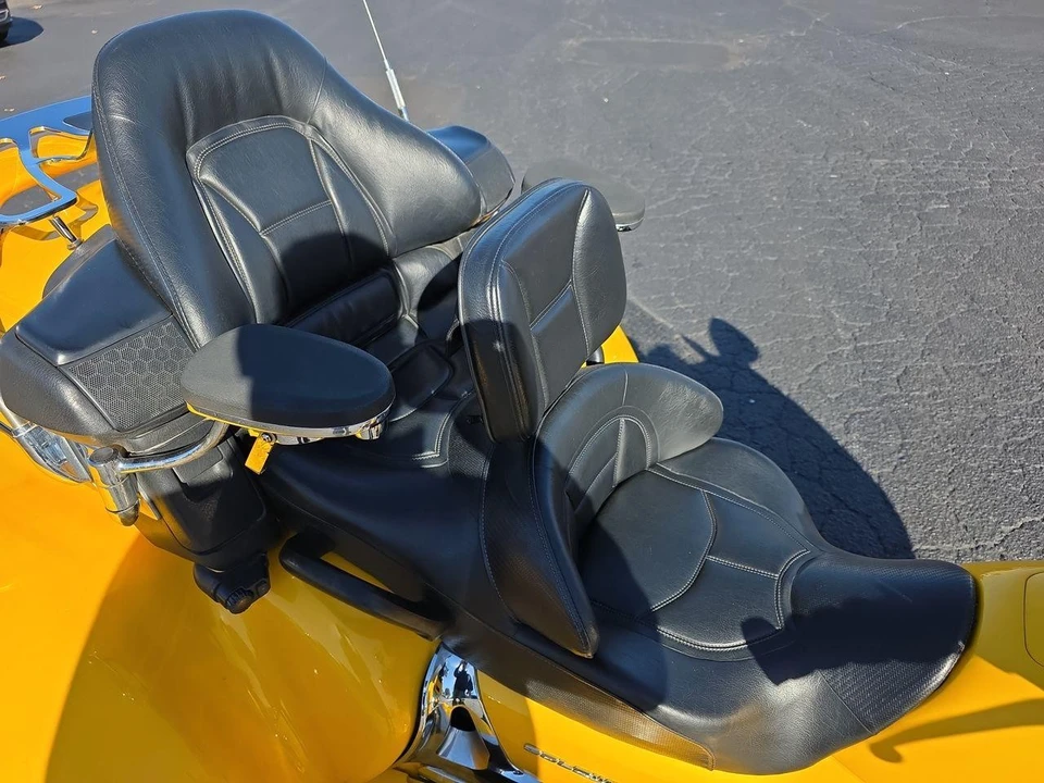 2005 Honda Gold Wing - Image 3 of 12