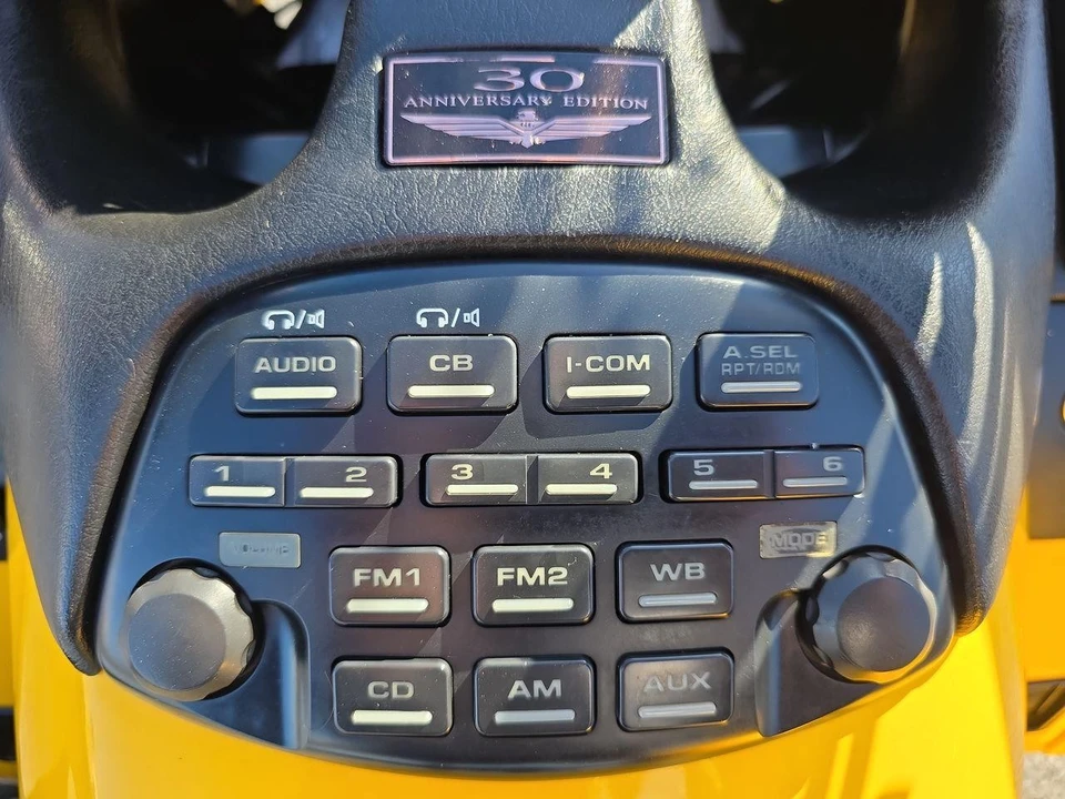 2005 Honda Gold Wing - Image 8 of 12
