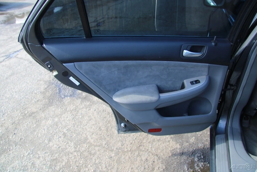 2005 Honda Accord 7th Gen - Image 17 of 21