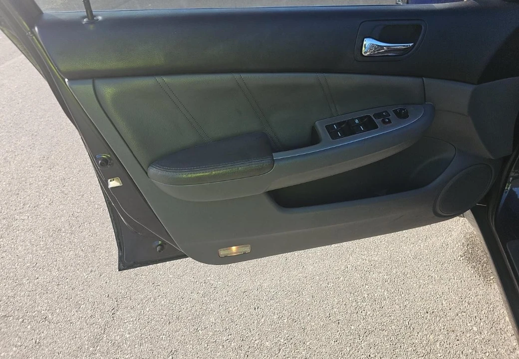 2005 Honda Accord 7th Gen - Image 11 of 15