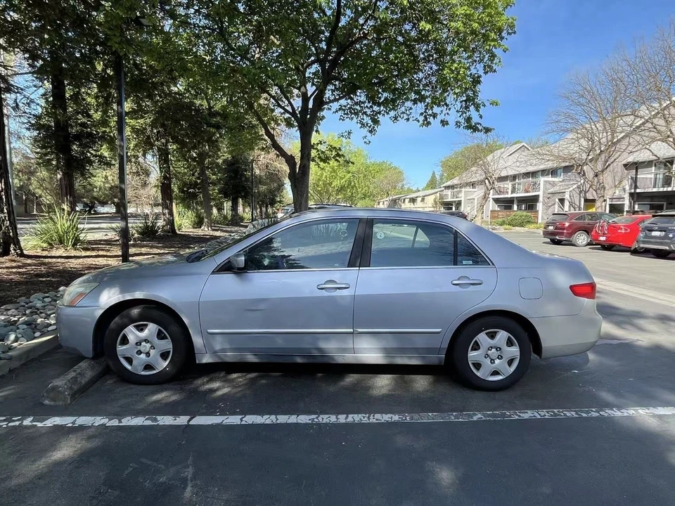 2005 Honda Accord 7th Gen - Image 3 of 9