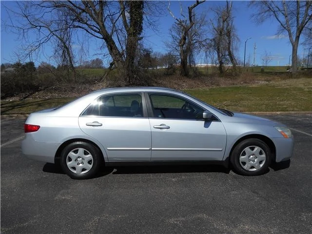 2005 Honda Accord 7th Gen - Image 2 of 12