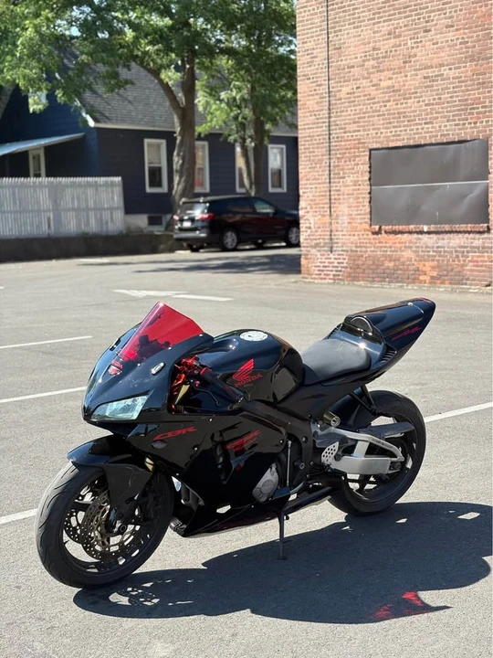 2005 Honda CBR - Image 3 of 7