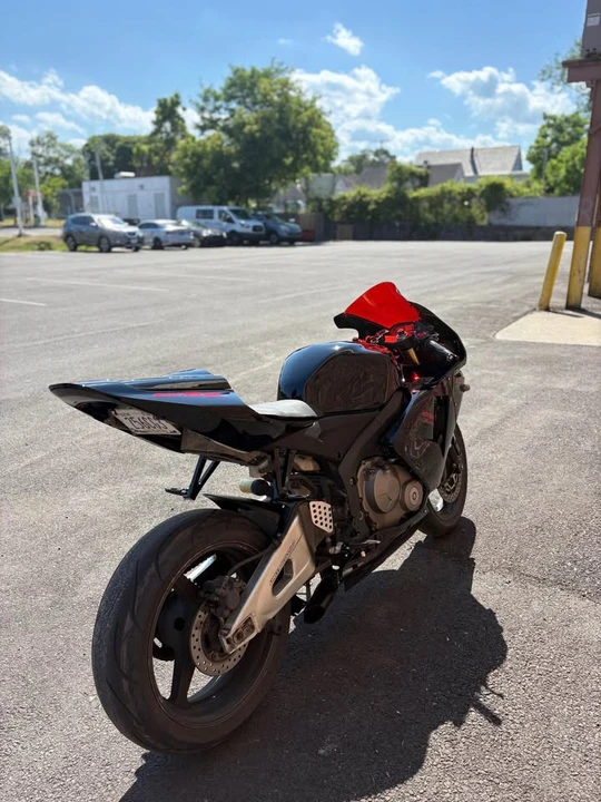 2005 Honda CBR - Image 6 of 7
