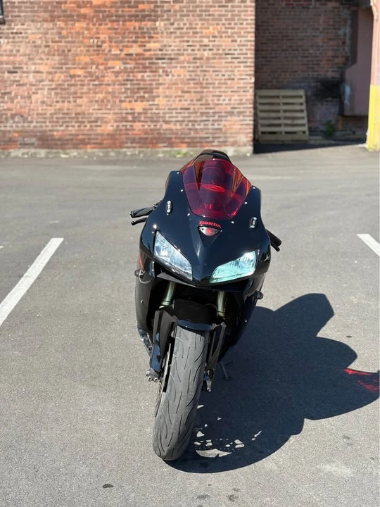 2005 Honda CBR - Image 5 of 7