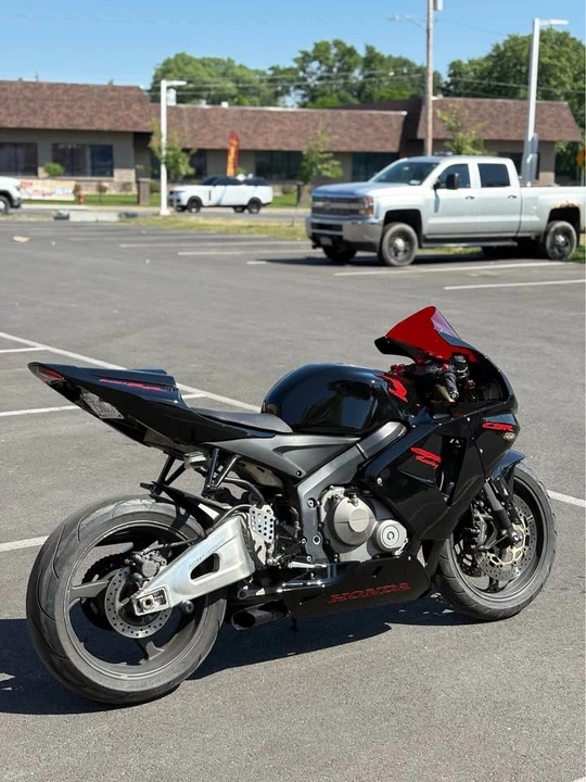 2005 Honda CBR - Image 2 of 7