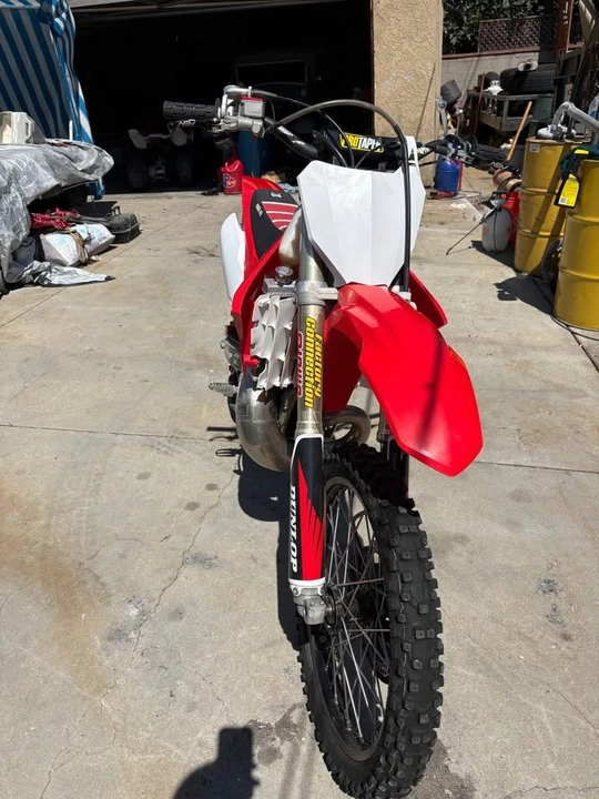 2005 Honda CR - Image 3 of 5