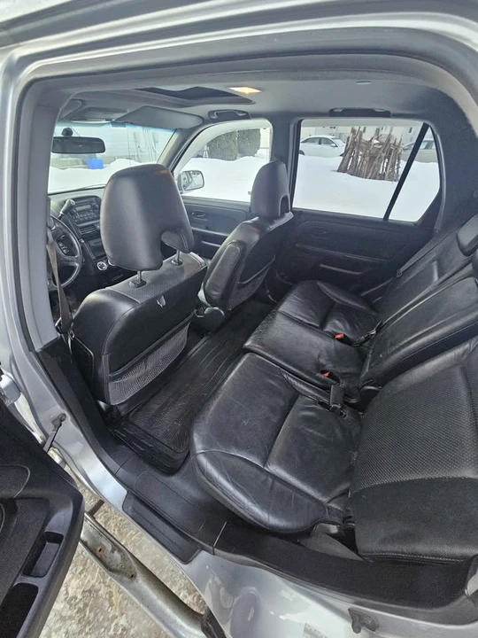 2005 Honda CR-V 2nd Gen - Image 5 of 7