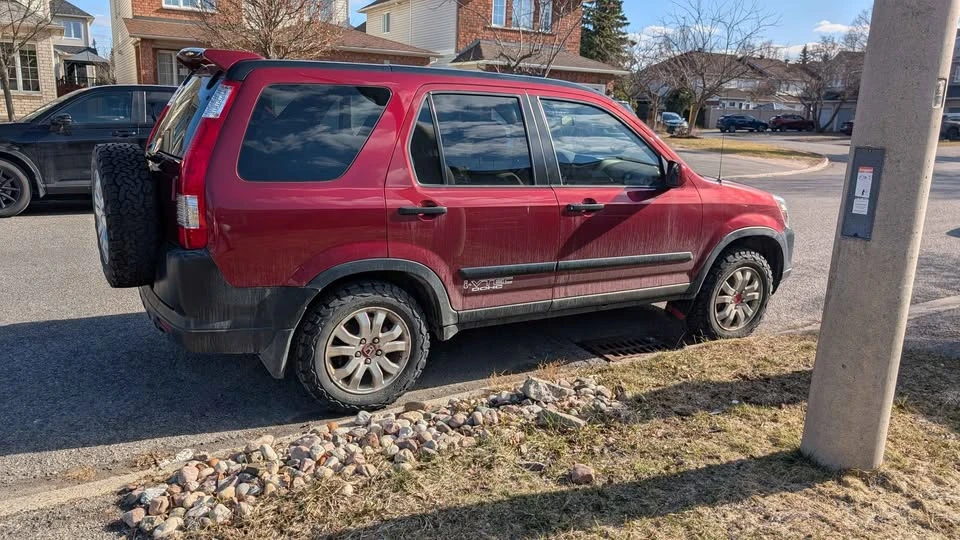 2005 Honda CR-V 2nd Gen - Image 3 of 7