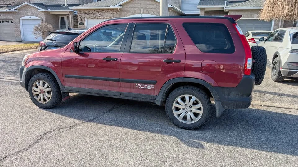 2005 Honda CR-V 2nd Gen - Image 2 of 7
