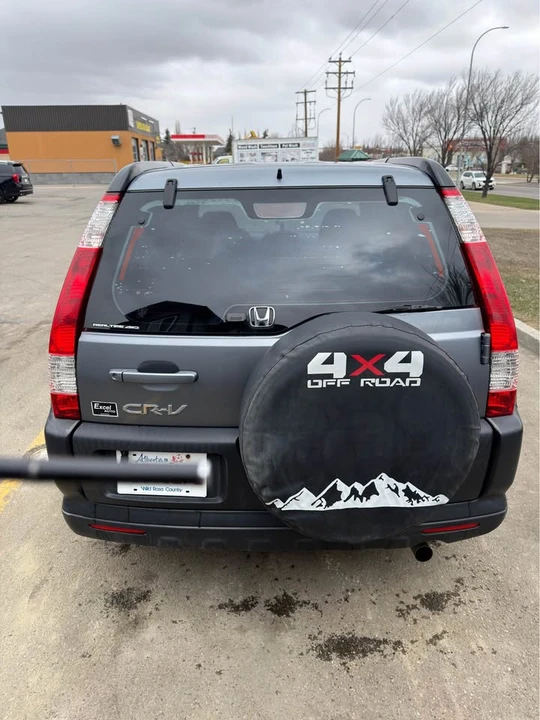 2005 Honda CR-V 2nd Gen - Image 3 of 10