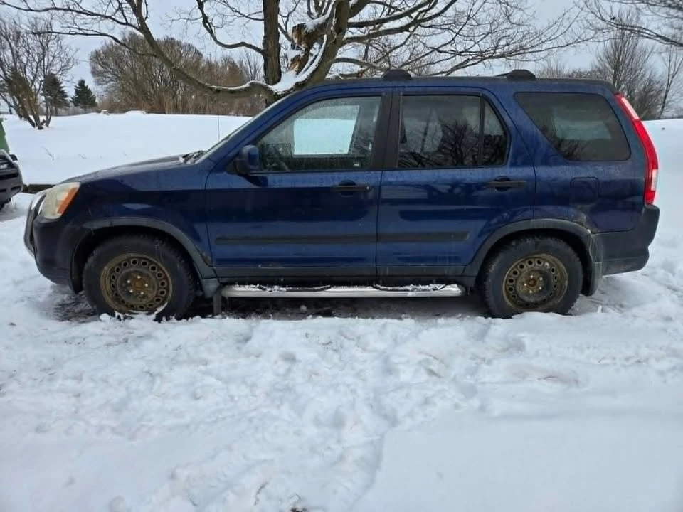 2005 Honda CR-V 2nd Gen - Image 2 of 7