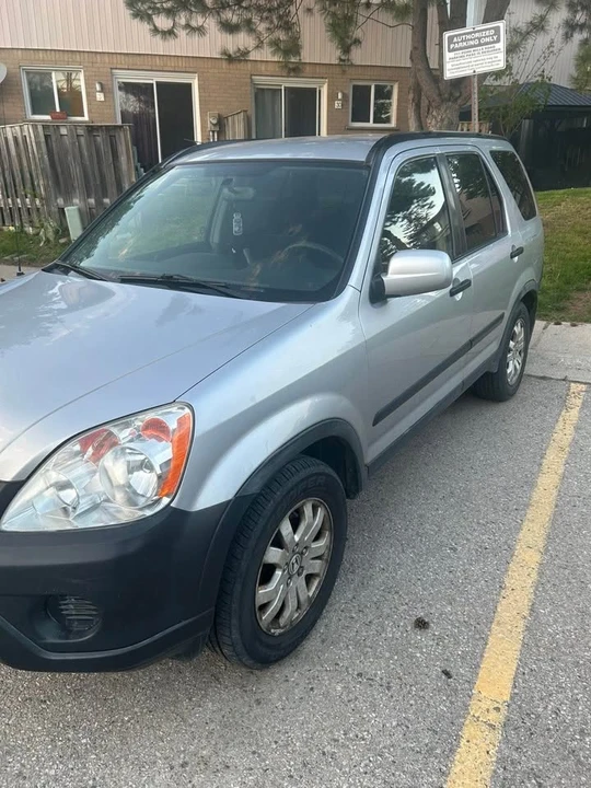 2005 Honda CR-V 2nd Gen - Image 2 of 14
