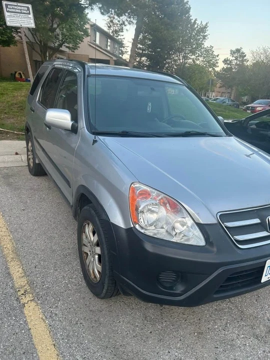 2005 Honda CR-V 2nd Gen - Image 3 of 14