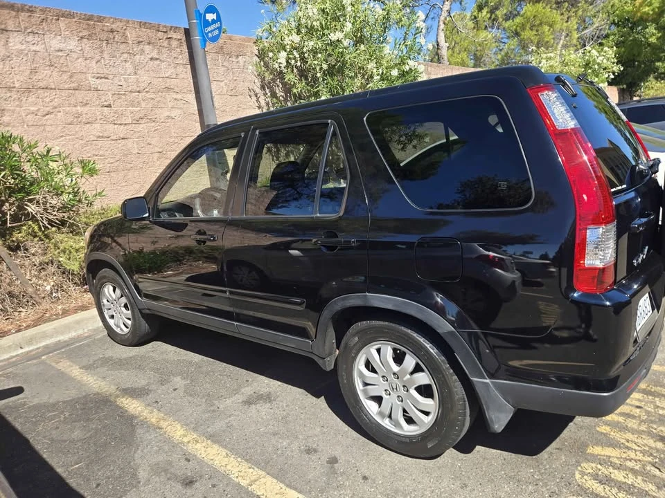 2005 Honda CR-V 2nd Gen - Image 5 of 13