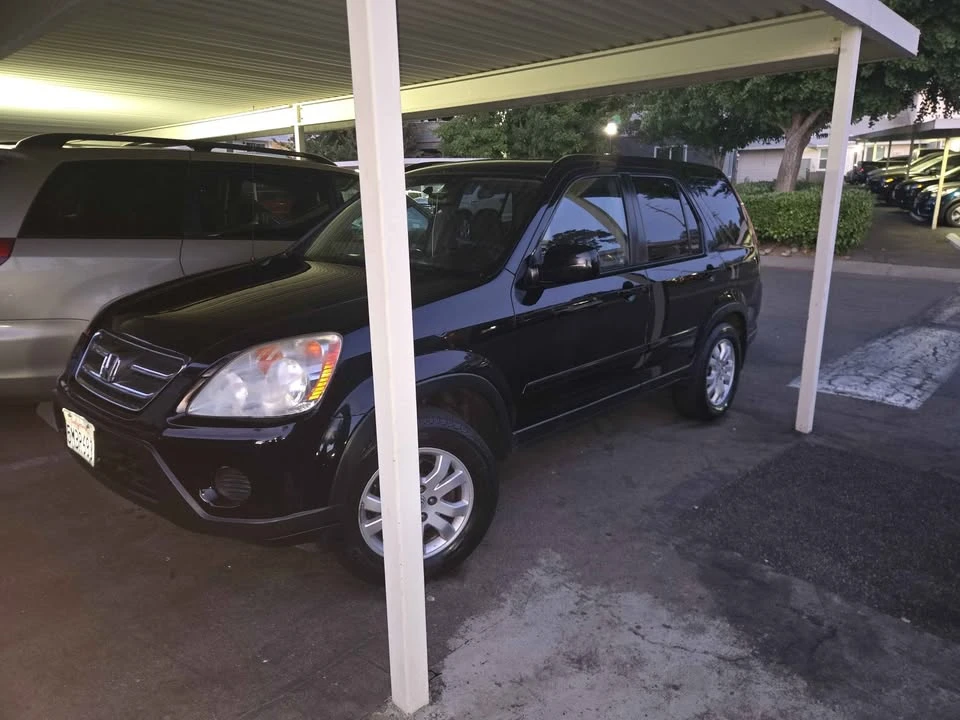 2005 Honda CR-V 2nd Gen - Image 2 of 13