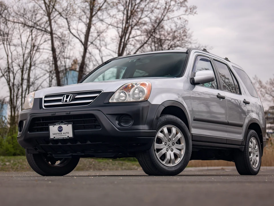 2005 Honda CR-V 2nd Gen - Image 5 of 31