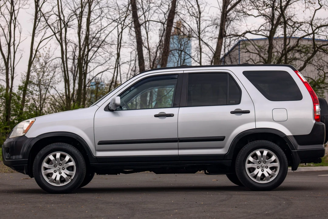 2005 Honda CR-V 2nd Gen - Image 10 of 31
