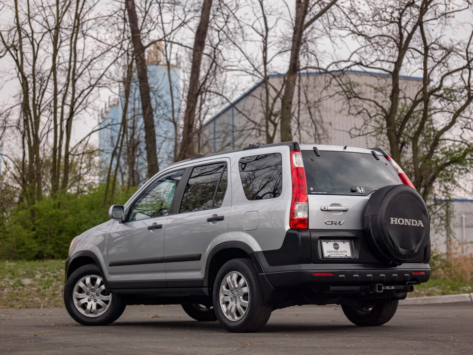 2005 Honda CR-V 2nd Gen - Image 11 of 31