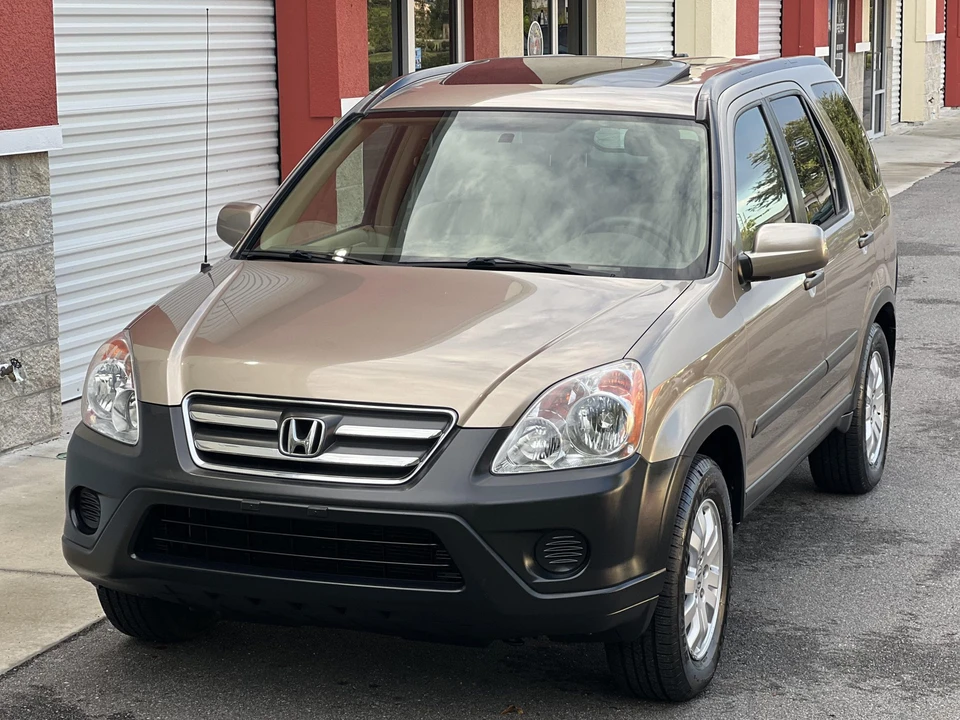 2005 Honda CR-V 2nd Gen - Image 4 of 31