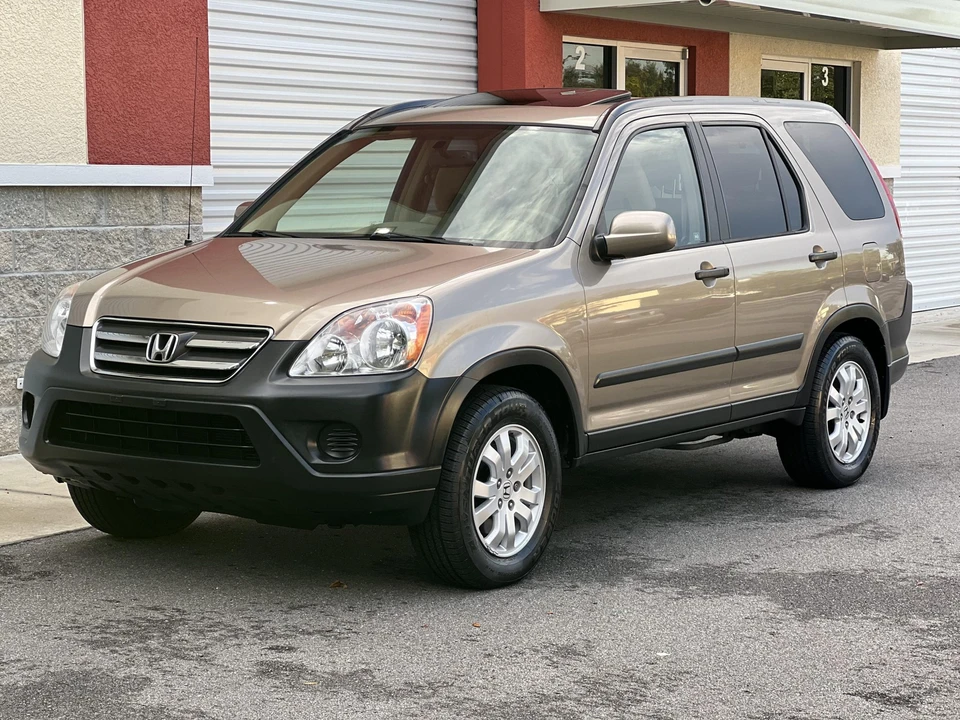 2005 Honda CR-V 2nd Gen - Image 2 of 31