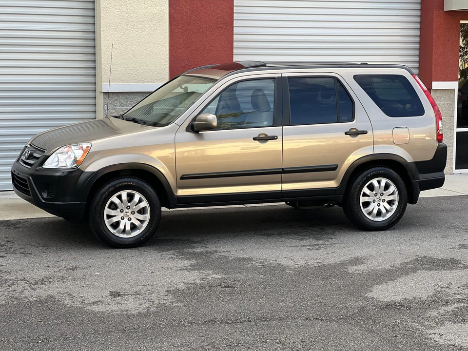 2005 Honda CR-V 2nd Gen - Image 6 of 31
