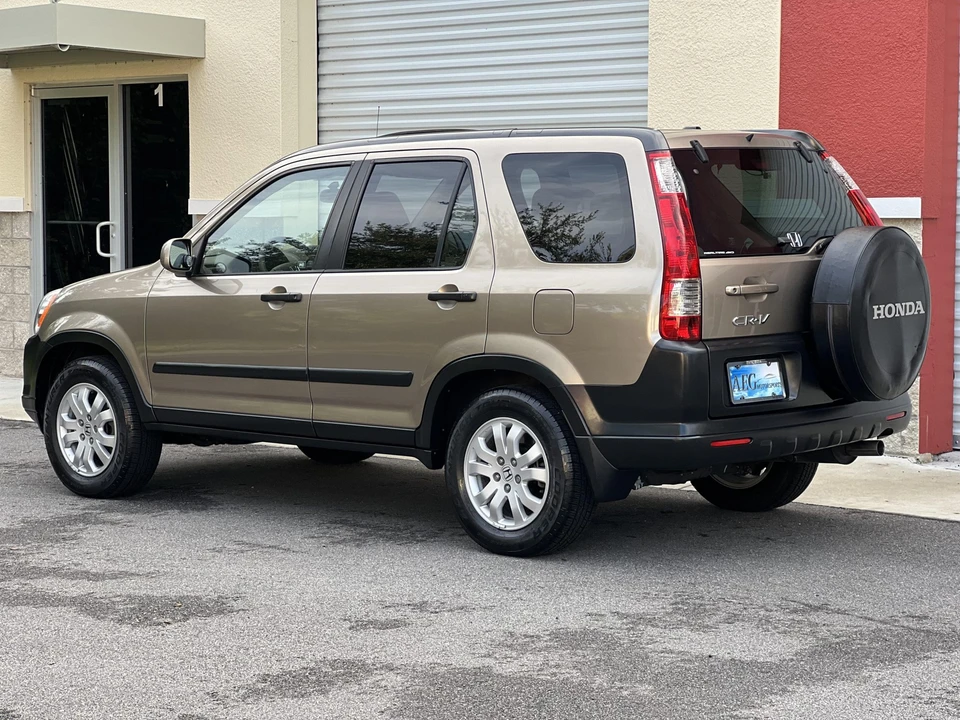 2005 Honda CR-V 2nd Gen - Image 10 of 31