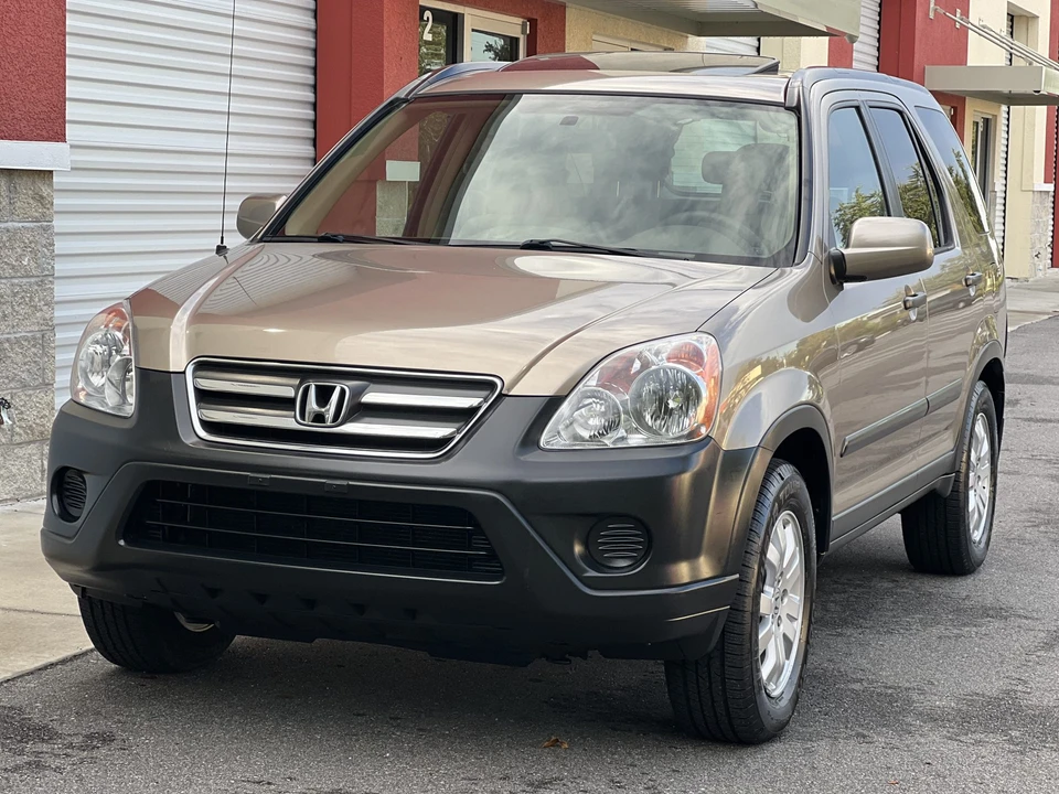 2005 Honda CR-V 2nd Gen - Image 5 of 31
