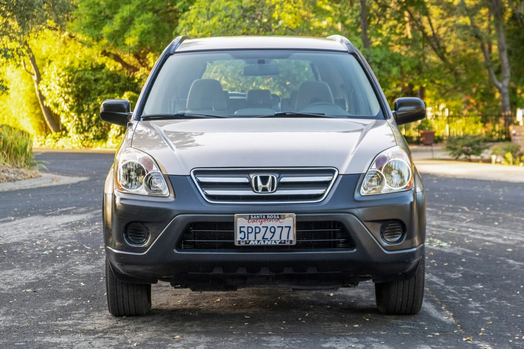 2005 Honda CR-V 2nd Gen - Image 3 of 31