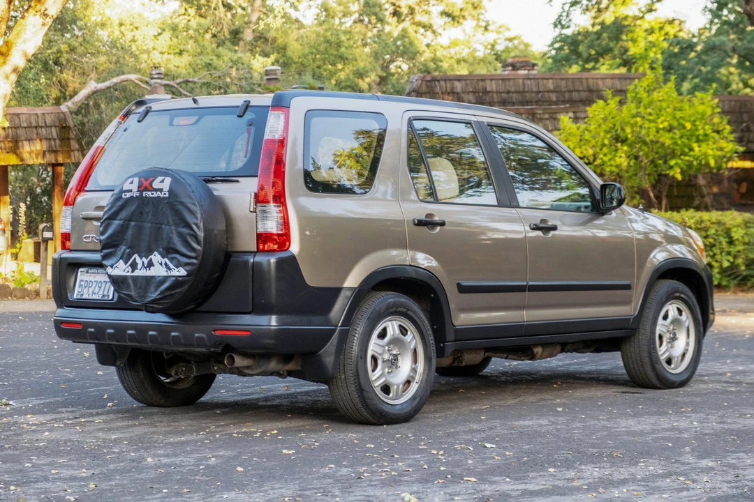 2005 Honda CR-V 2nd Gen - Image 5 of 31