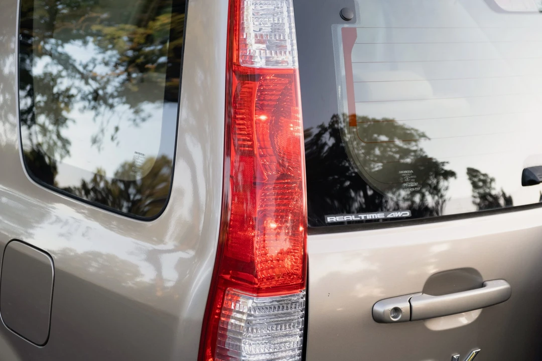 2005 Honda CR-V 2nd Gen - Image 12 of 31