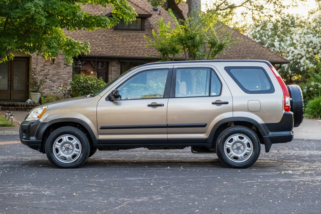 2005 Honda CR-V 2nd Gen - Image 8 of 31