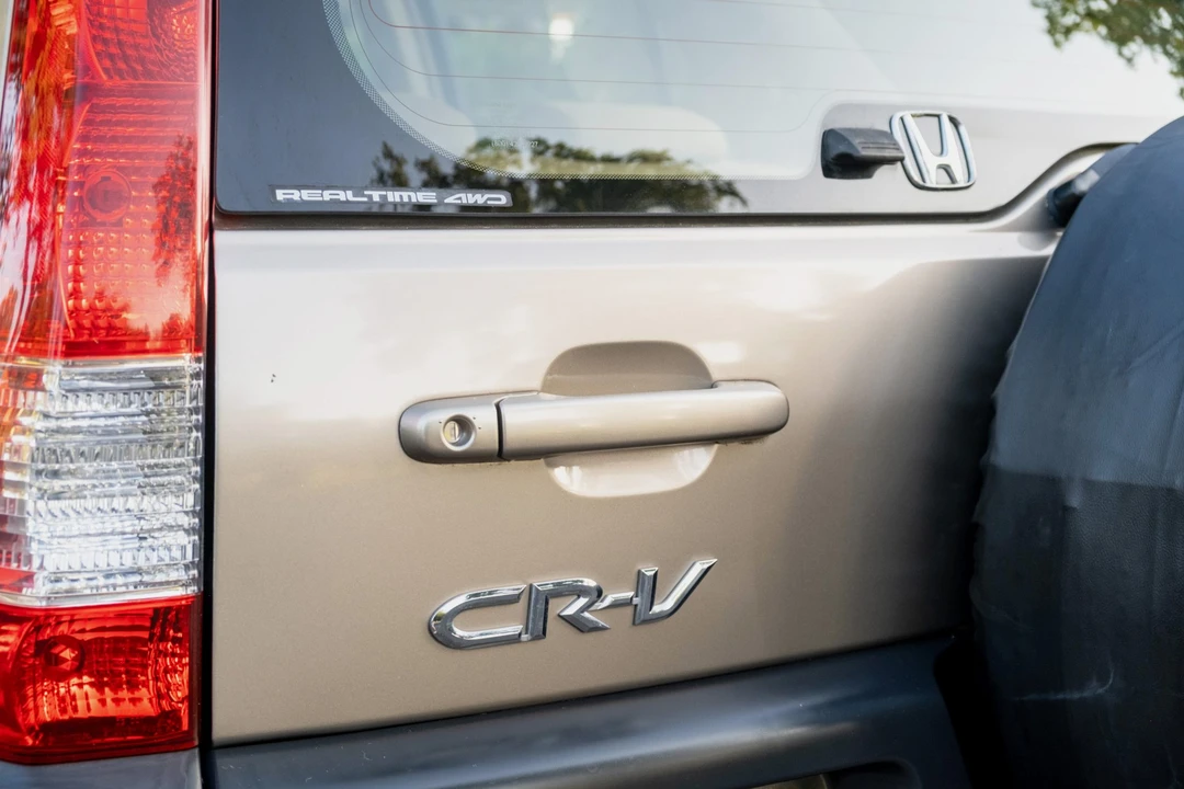 2005 Honda CR-V 2nd Gen - Image 26 of 31
