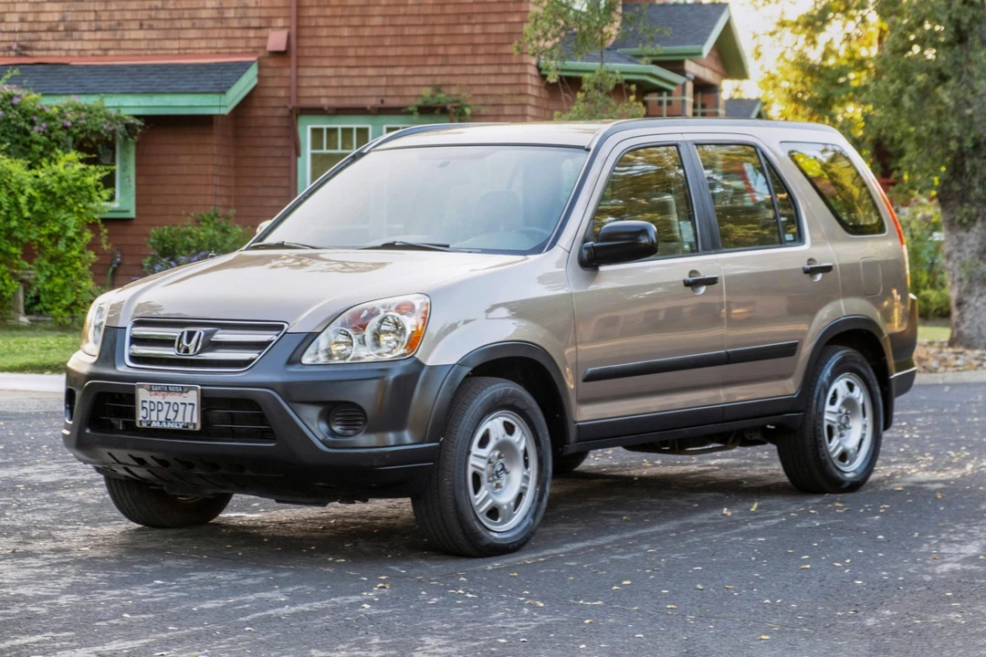 2005 Honda CR-V 2nd Gen - Image 2 of 31