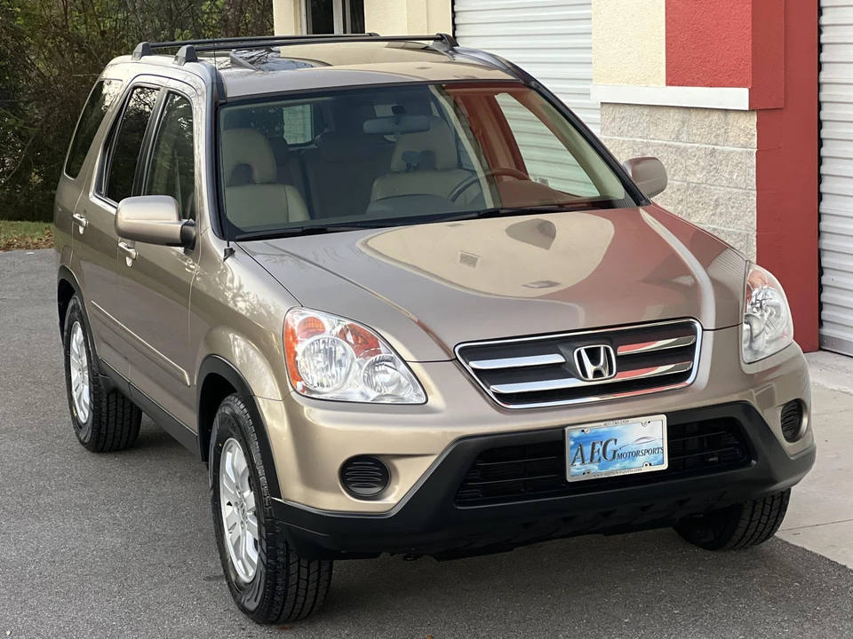 2005 Honda CR-V 2nd Gen - Image 5 of 31