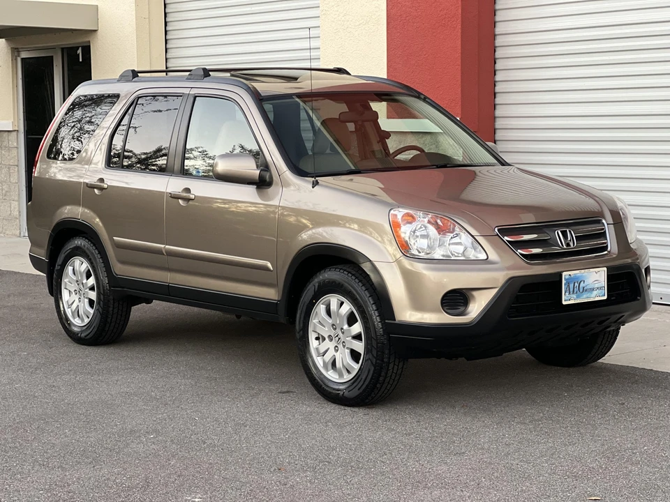 2005 Honda CR-V 2nd Gen - Image 6 of 31