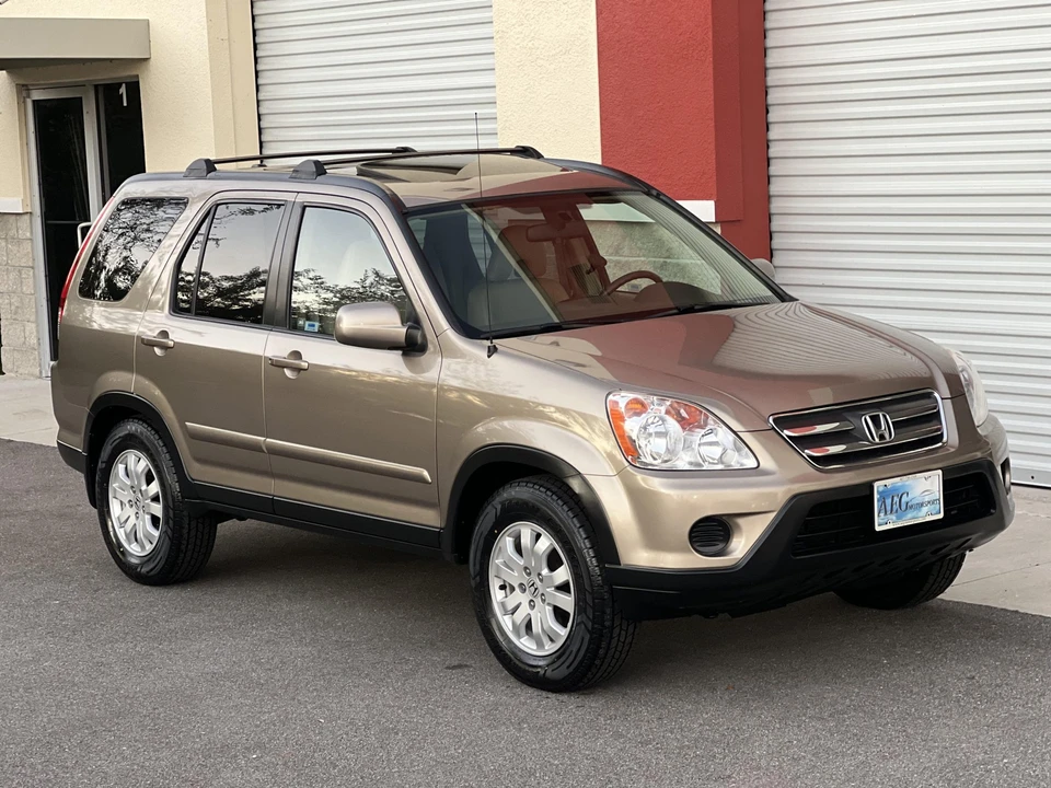2005 Honda CR-V 2nd Gen - Image 7 of 31