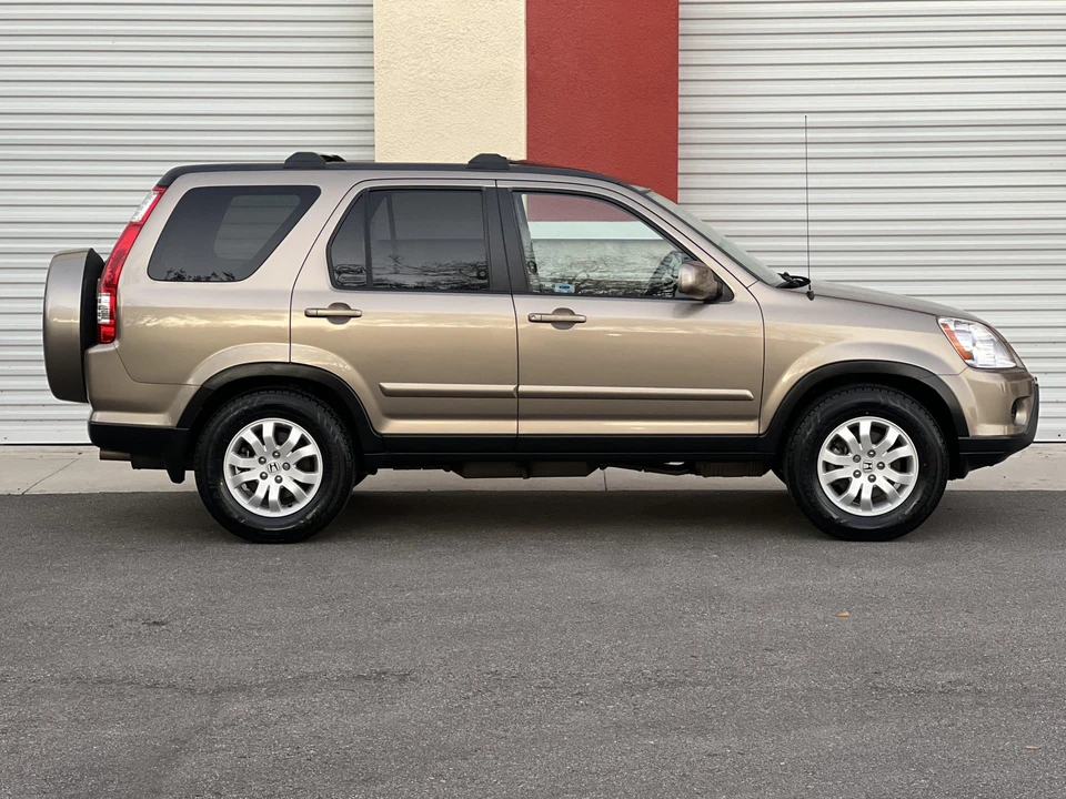 2005 Honda CR-V 2nd Gen - Image 10 of 31