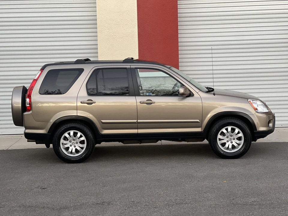 2005 Honda CR-V 2nd Gen - Image 11 of 31