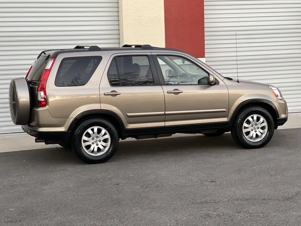 2005 Honda CR-V 2nd Gen - Image 13 of 31