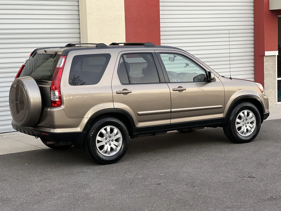 2005 Honda CR-V 2nd Gen - Image 15 of 31