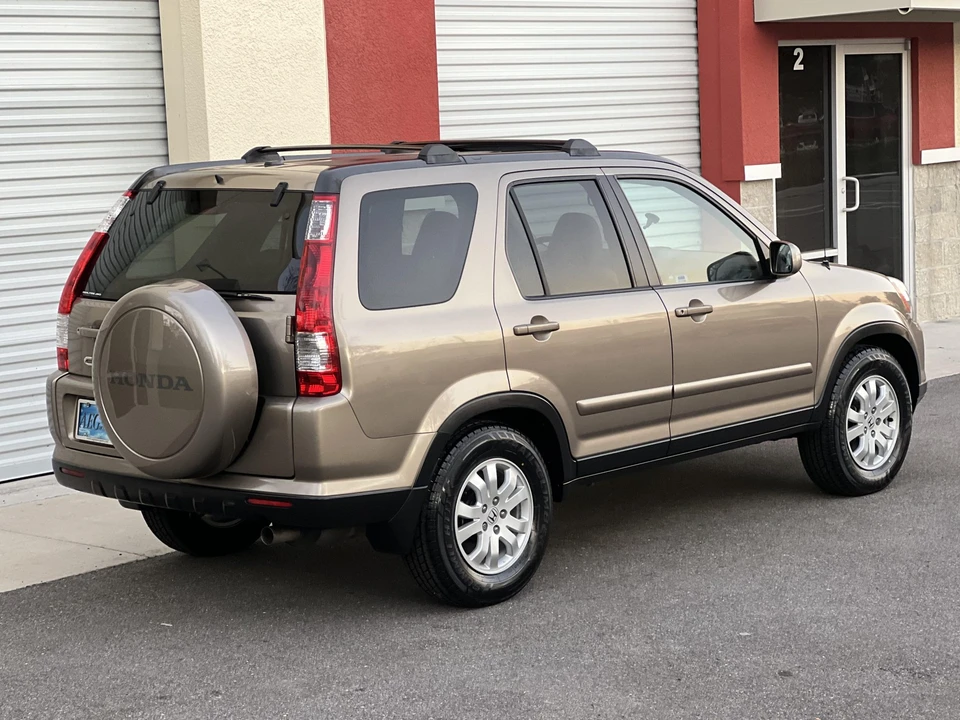 2005 Honda CR-V 2nd Gen - Image 17 of 31