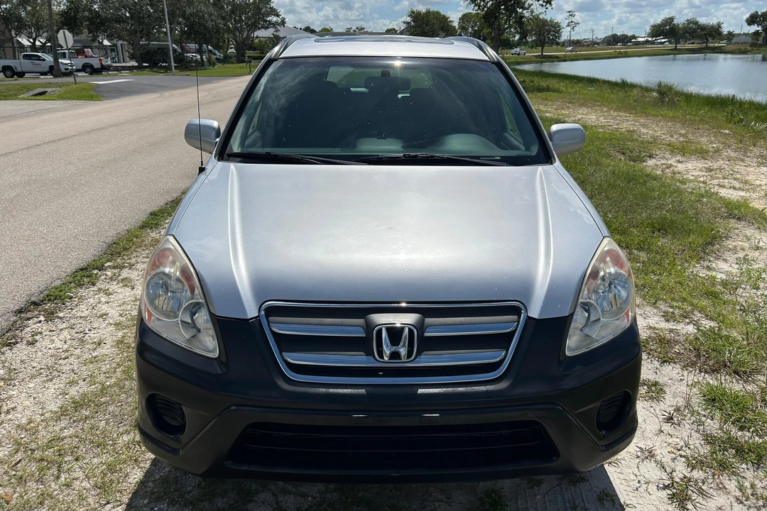 2005 Honda CR-V 2nd Gen - Image 2 of 31